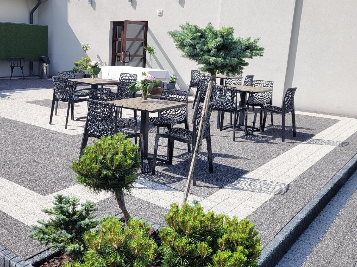 Karniewo Hotel & Restauracja Wroblewscy מראה חיצוני תמונה